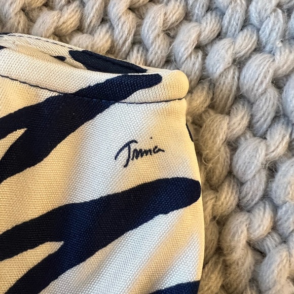 Trina Turk 100% Silk Ring Closure Wrap Dress Zebra Print Blue/White - Picture 8 of 9